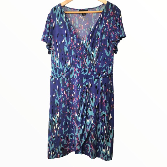 Attention Wrap Lightweight Dress Size XL - Picture 13 of 13